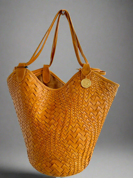 Freya New York Flow Midi-Handbag- Caramel Freya New York Flow Midi-Handbag- Caramel