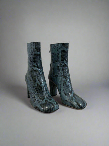 R13 Single Stack Boots (w/ Visible Grommets = 8)