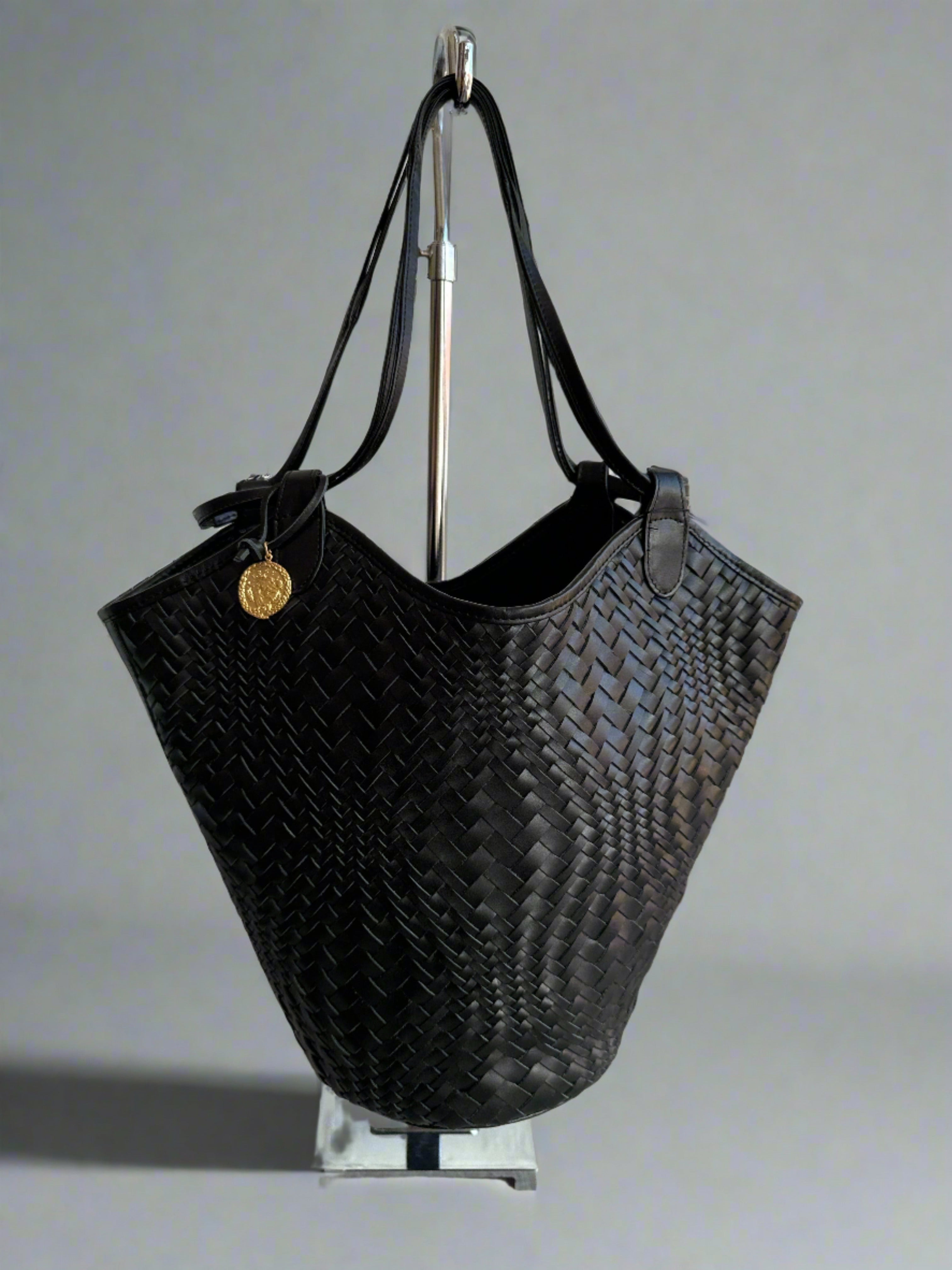 Freya New York Flow Midi-Handbag- Black Freya New York Flow Midi-Handbag- Black